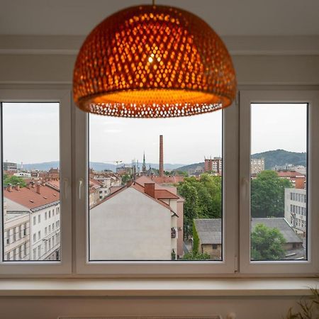 Elegant Tour As Studio Gilly With Open Views And A Balcony In The Center Ljubljana Exteriör bild