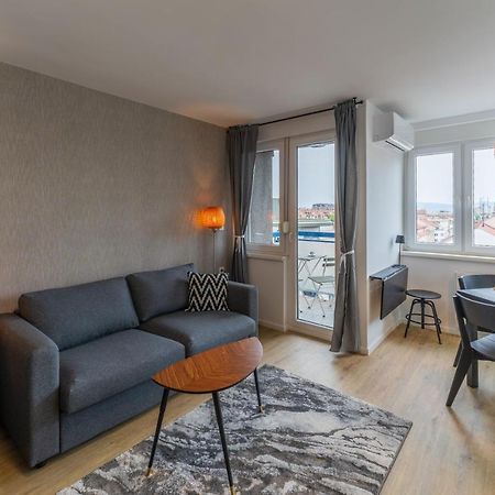 Elegant Tour As Studio Gilly With Open Views And A Balcony In The Center Ljubljana Exteriör bild