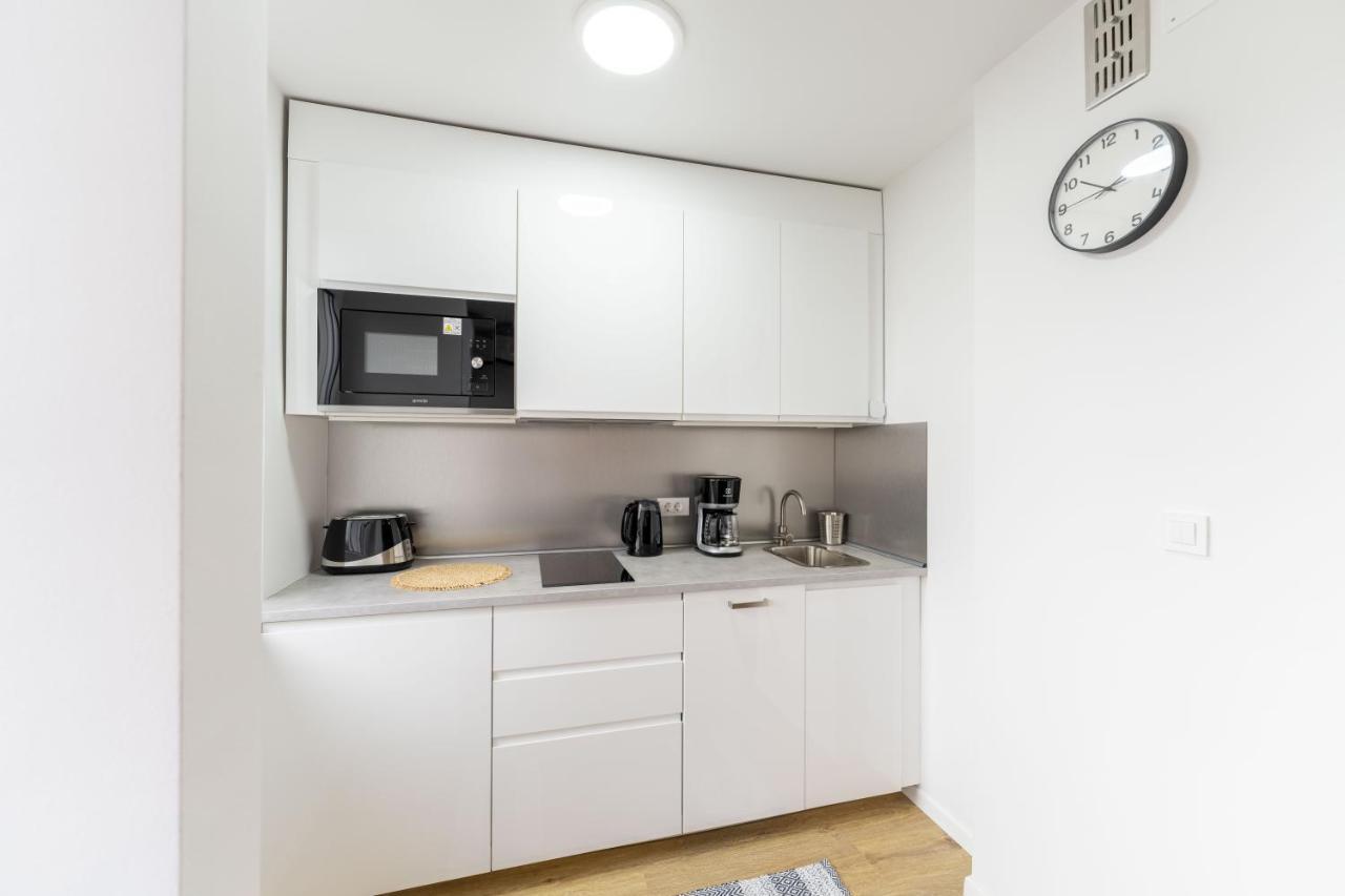 Elegant Tour As Studio Gilly With Open Views And A Balcony In The Center Ljubljana Exteriör bild