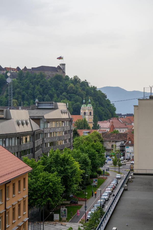 Elegant Tour As Studio Gilly With Open Views And A Balcony In The Center Ljubljana Exteriör bild