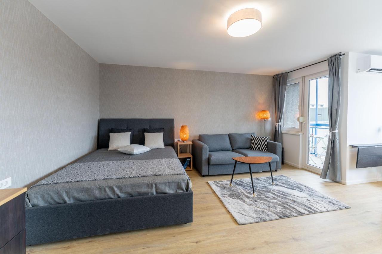 Elegant Tour As Studio Gilly With Open Views And A Balcony In The Center Ljubljana Exteriör bild