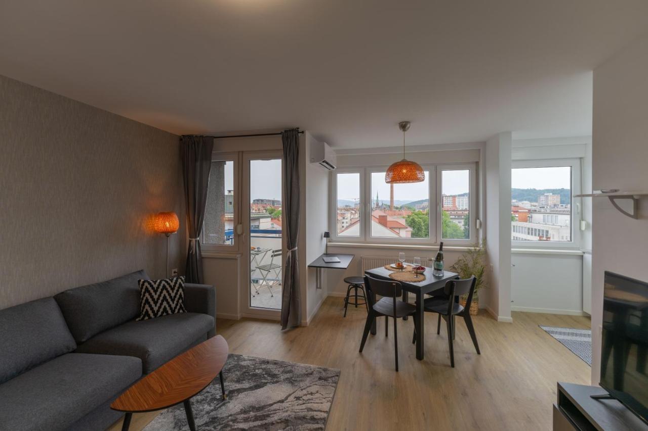 Elegant Tour As Studio Gilly With Open Views And A Balcony In The Center Ljubljana Exteriör bild