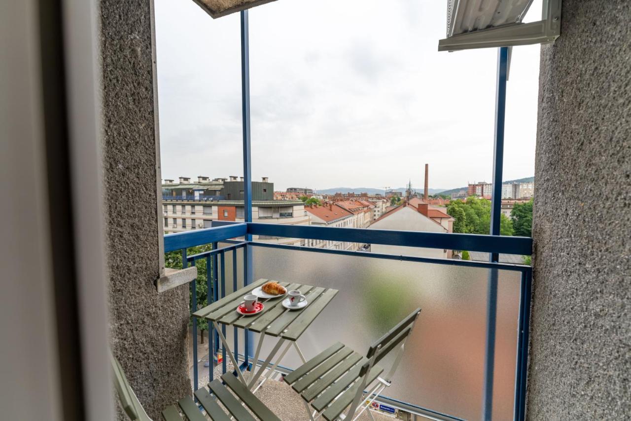 Elegant Tour As Studio Gilly With Open Views And A Balcony In The Center Ljubljana Exteriör bild